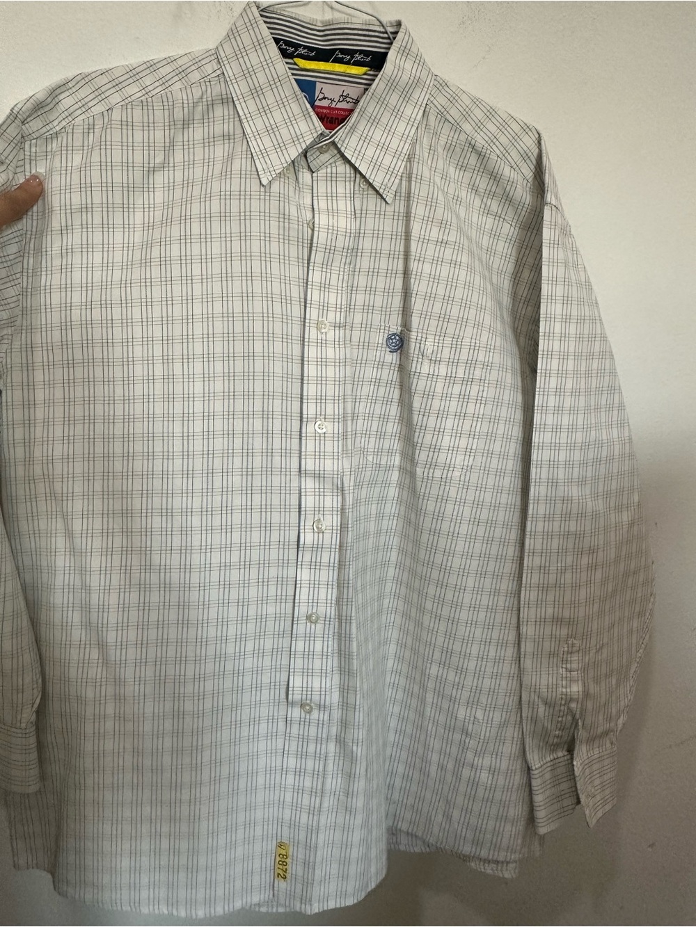 Classic Men's Long-Sleeve Button-Down Shirt in White and Light Gray Plaid